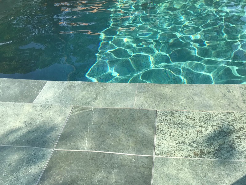 marinal-system-revetement-carrelage-piscine-beton-monobloc