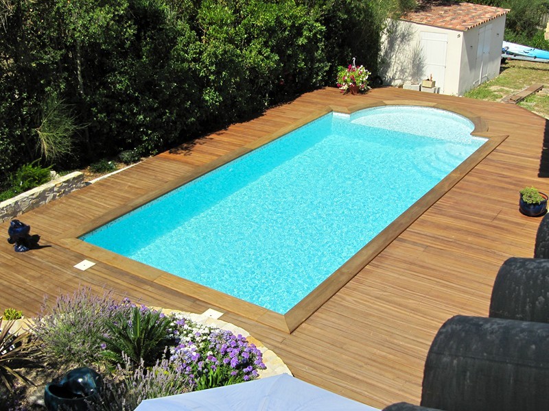 piscine-traditionnelle-beton-monobloc-marinal-system-avec-mosaique-var-83