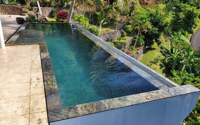 Tahiti – Réalisation d’une magnifique piscine hors-sol à débordement