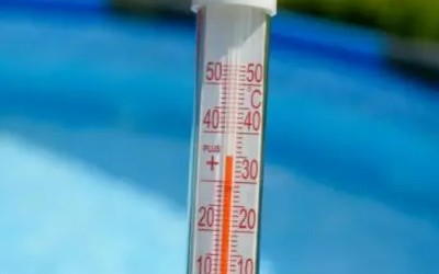 Comment garder une eau de piscine propre pendant tout l’été