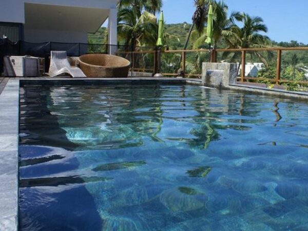 Vider l'eau de sa piscine : bonne ou mauvaise idée ?