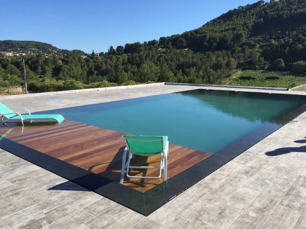 aménager les abords de sa piscine pour s'assurer sécurité et confort
