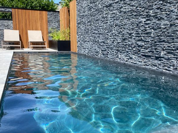 les éclairages de piscines : couleurs, LED et tendances pour cet été