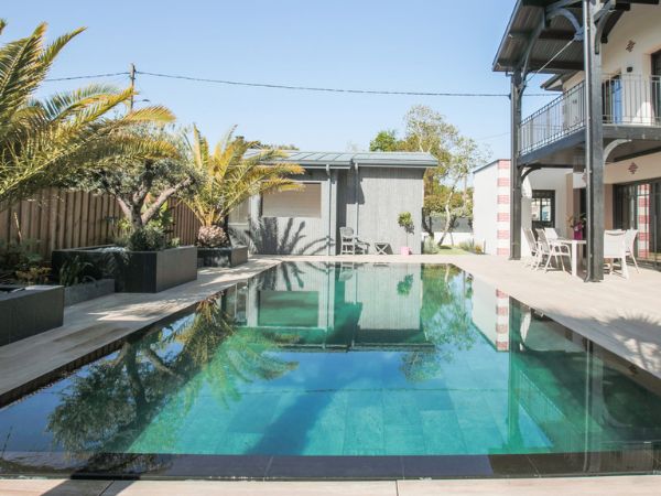 Entretenir les équipements de sa piscine pendant les vacances
